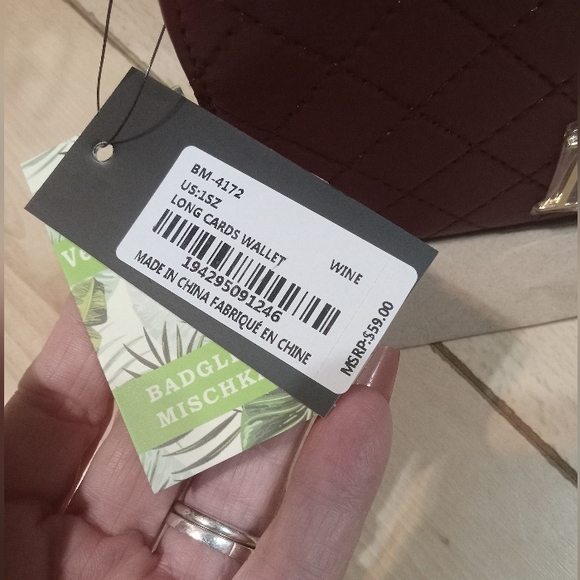 NWT Badgley Mischka Long Card Wallet in Wine Color & Gold Tone Hardware - Picture 3 of 3